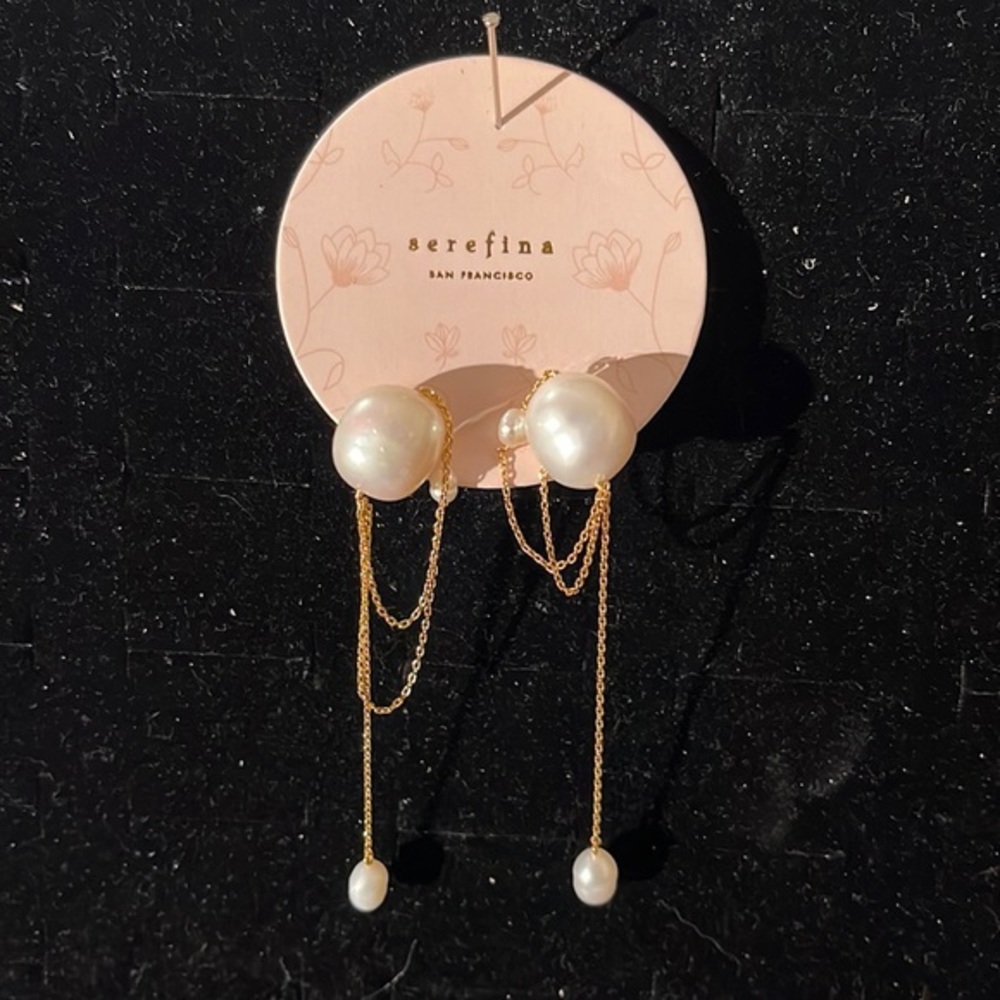 Anthropologie Serefina Baroque Pearl Mismatched Drop Earrings. NWT